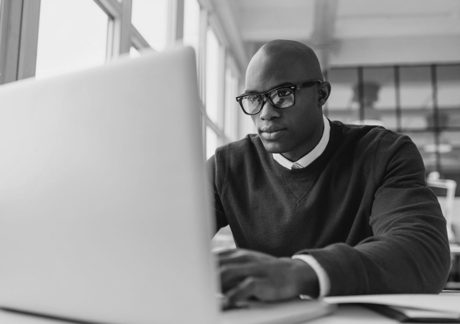 Remote learning session for financial AI analytics